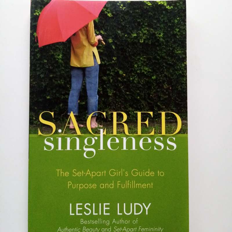 Sacred Singleness: The Set-Apart Girl's Guide to Purpose and Fulfillment by Leslie Ludy