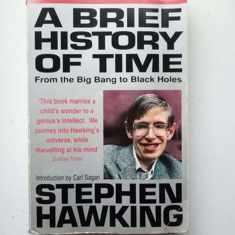 A Brief History of Time: From Big Bang to Black Holes  Paperback