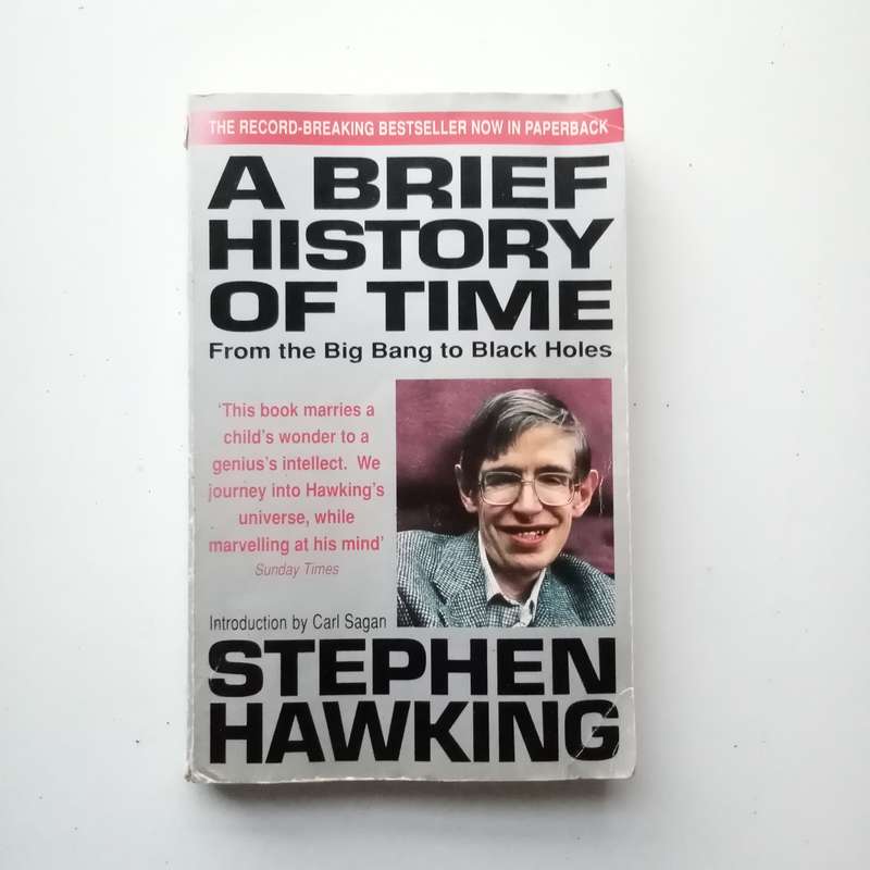 A Brief History of Time: From Big Bang to Black Holes  Paperback