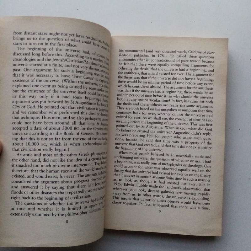 A Brief History of Time: From Big Bang to Black Holes  Paperback