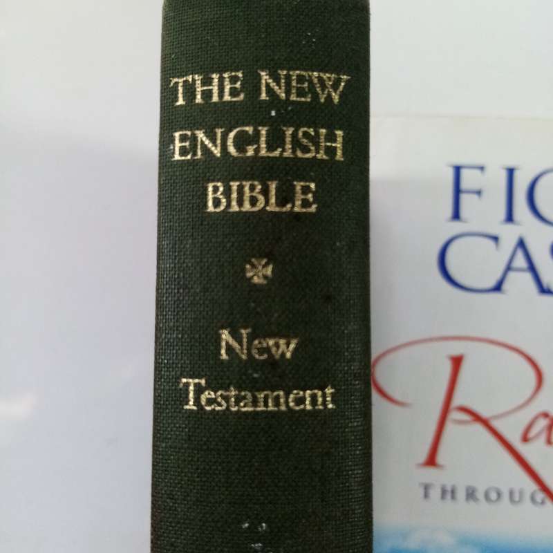 Vintage New English Bible New Testament Hardback & The Rainbow Through the Rain by Elvi Rhodes - 2 B