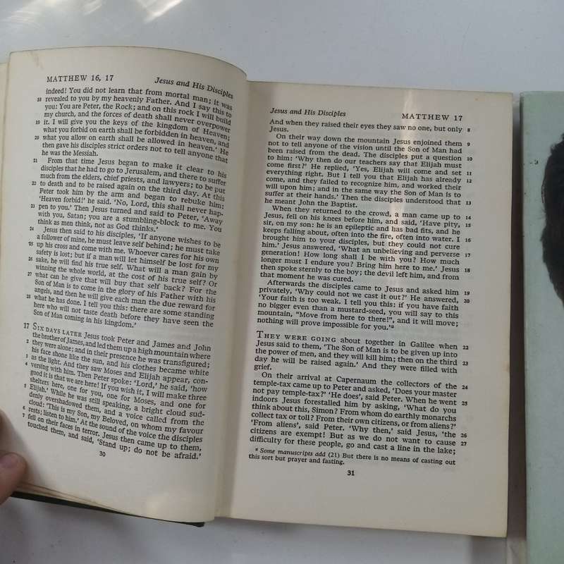 Vintage New English Bible New Testament Hardback & The Rainbow Through the Rain by Elvi Rhodes - 2 B
