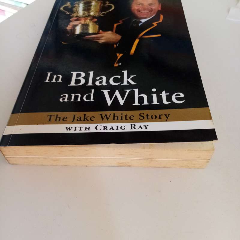 In Black and White: The Jake White Story  Craig Ray & Jake White (Paperback)