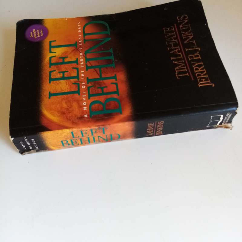 Left Behind: A Novel of the Earth's Last Days by Jerry B. Jenkins and Tim LaHaye