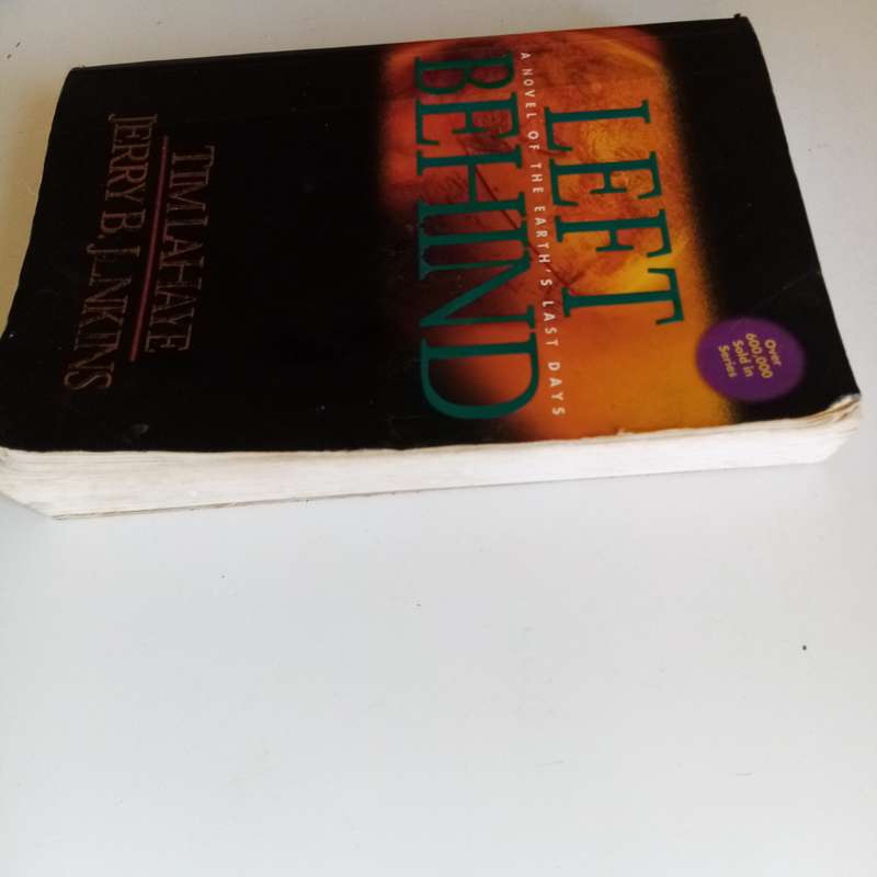 Left Behind: A Novel of the Earth's Last Days by Jerry B. Jenkins and Tim LaHaye