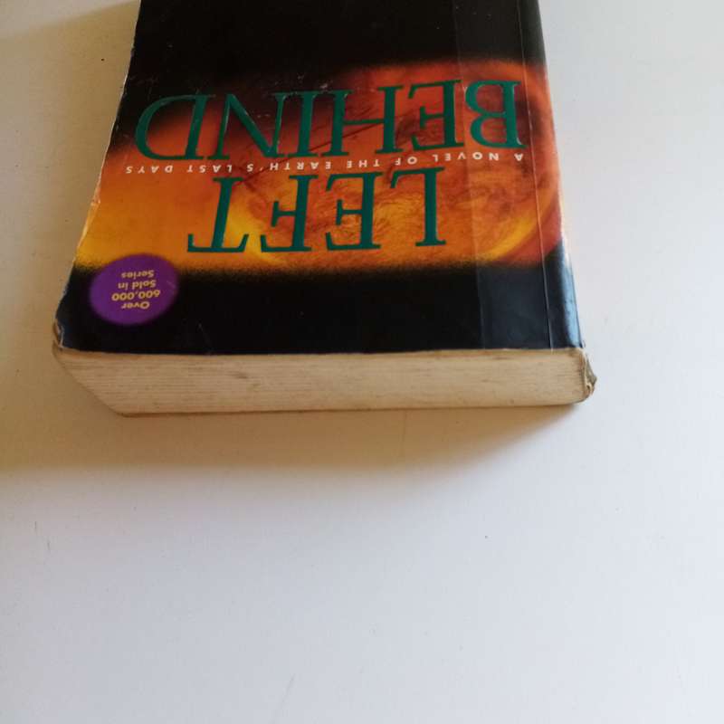 Left Behind: A Novel of the Earth's Last Days by Jerry B. Jenkins and Tim LaHaye