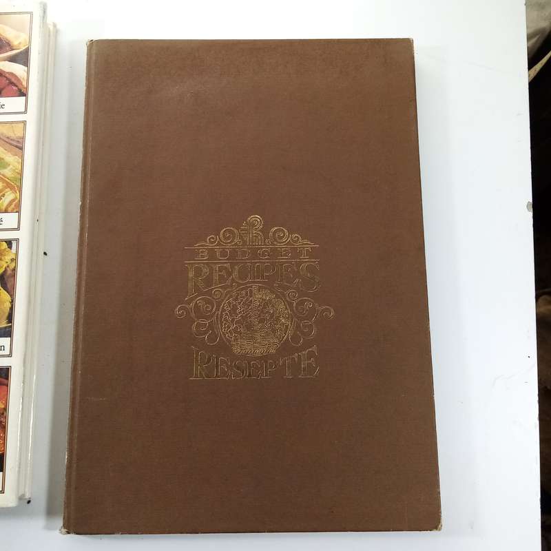 2-Book Vintage Bundle: Budget Recipes & The Quick 'n Easy Cook Book by Alison Burt