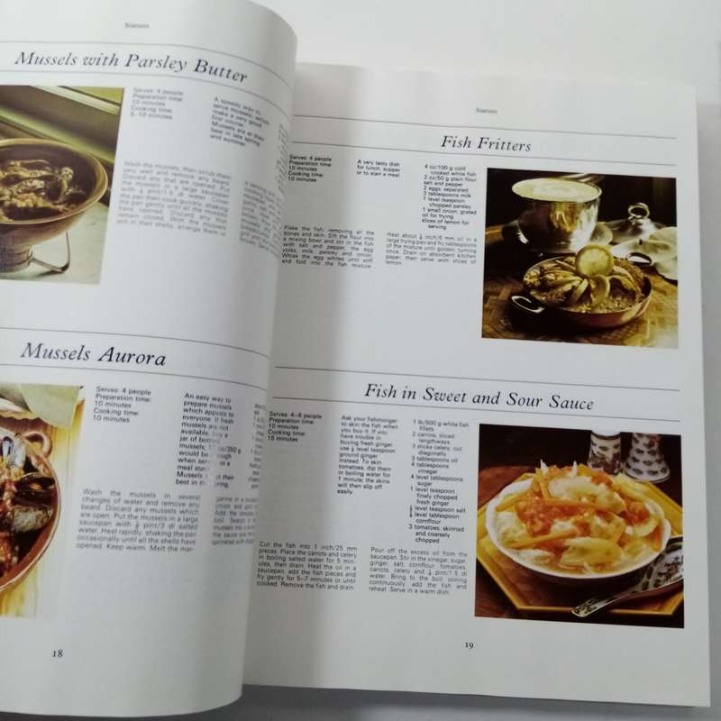 2-Book Vintage Bundle: Budget Recipes & The Quick 'n Easy Cook Book by Alison Burt