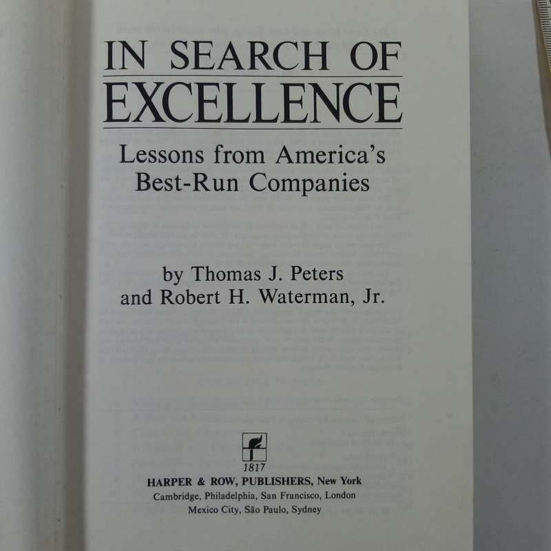 In Search of Excellence: Lessons from America's Best-Run Companies - A Guide to Business Success