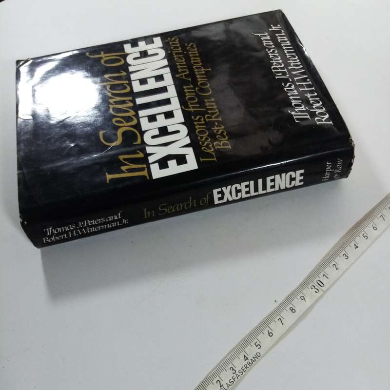 In Search of Excellence: Lessons from America's Best-Run Companies - A Guide to Business Success
