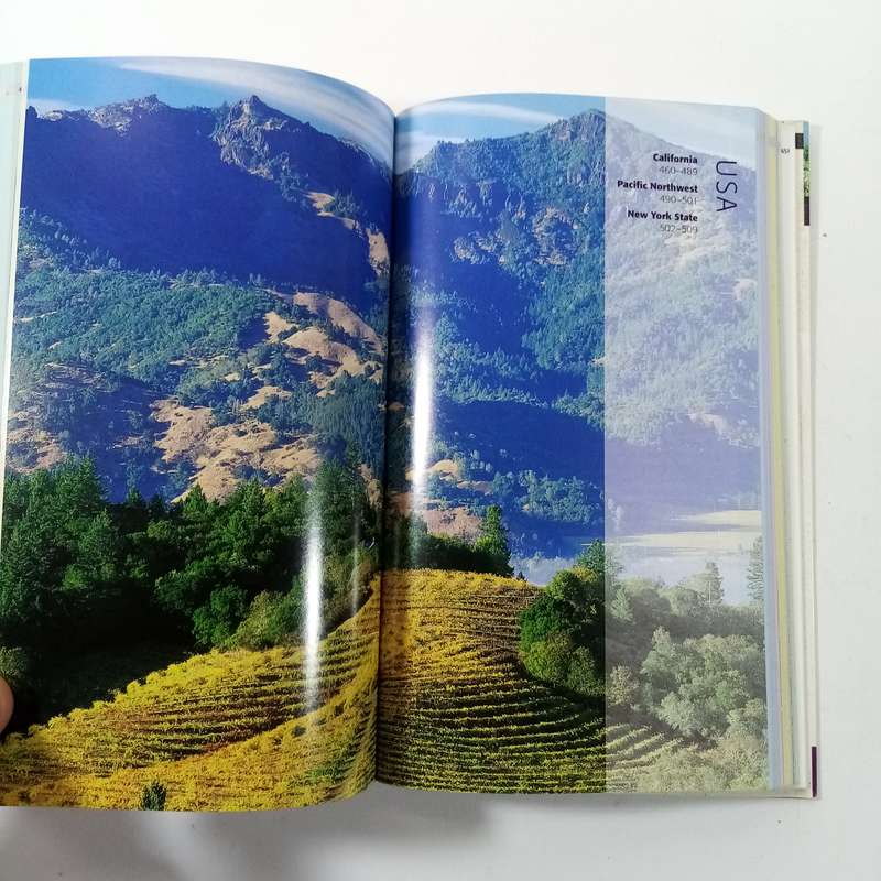 Wines of the World: Your Essential Handbook (EYEWITNESS COMPANION GUIDES) - A Comprehensive Wine Gui