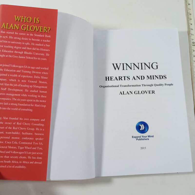 Winning Hearts and Minds  Alan Glover (Paperback)