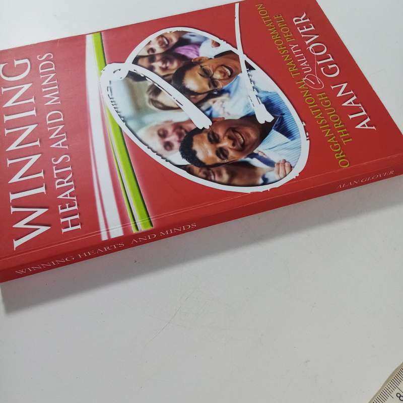 Winning Hearts and Minds  Alan Glover (Paperback)