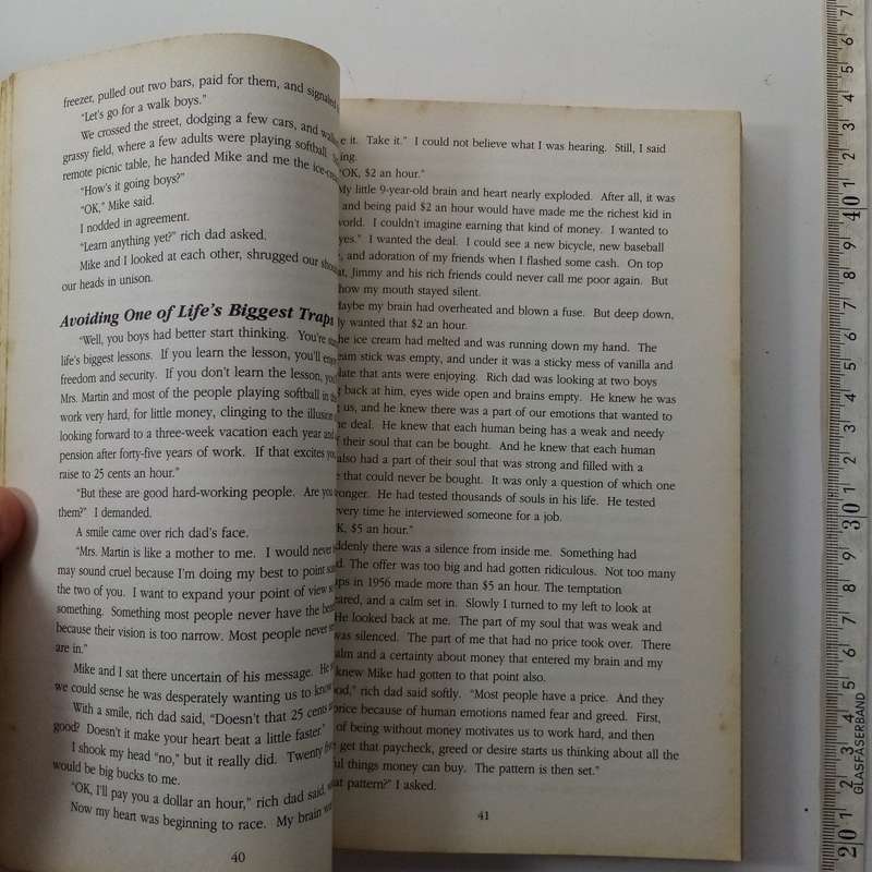 Rich Dad Poor Dad  Robert Kiyosaki & Sharon Lechter (Paperback)