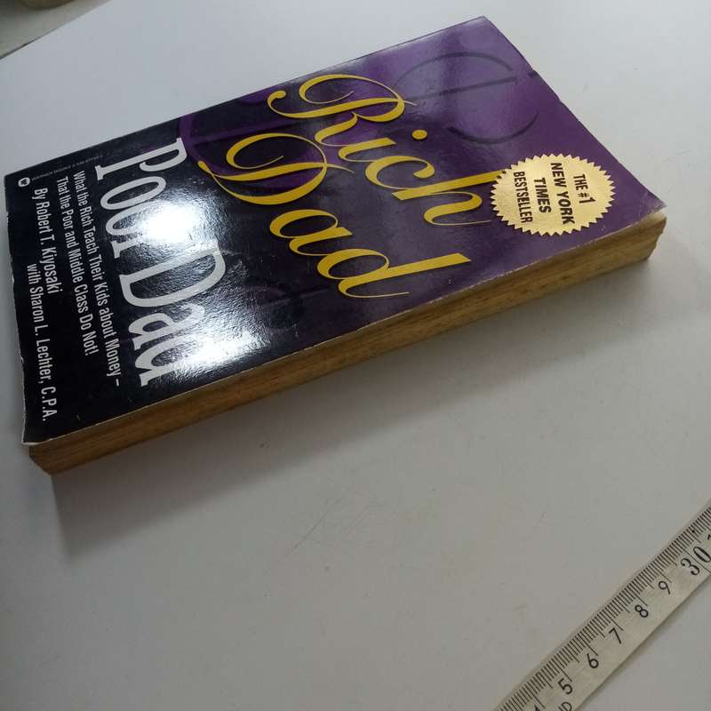 Rich Dad Poor Dad  Robert Kiyosaki & Sharon Lechter (Paperback)