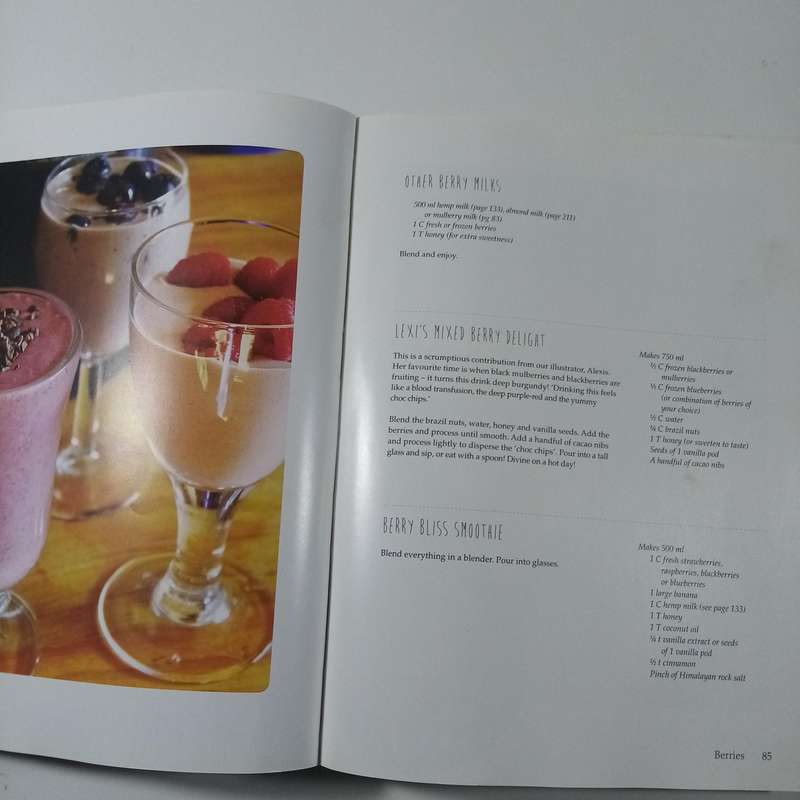 The Magic of Superfoods with Rawlicious Recipes for Radiant Health by Peter and Beryn Daniel