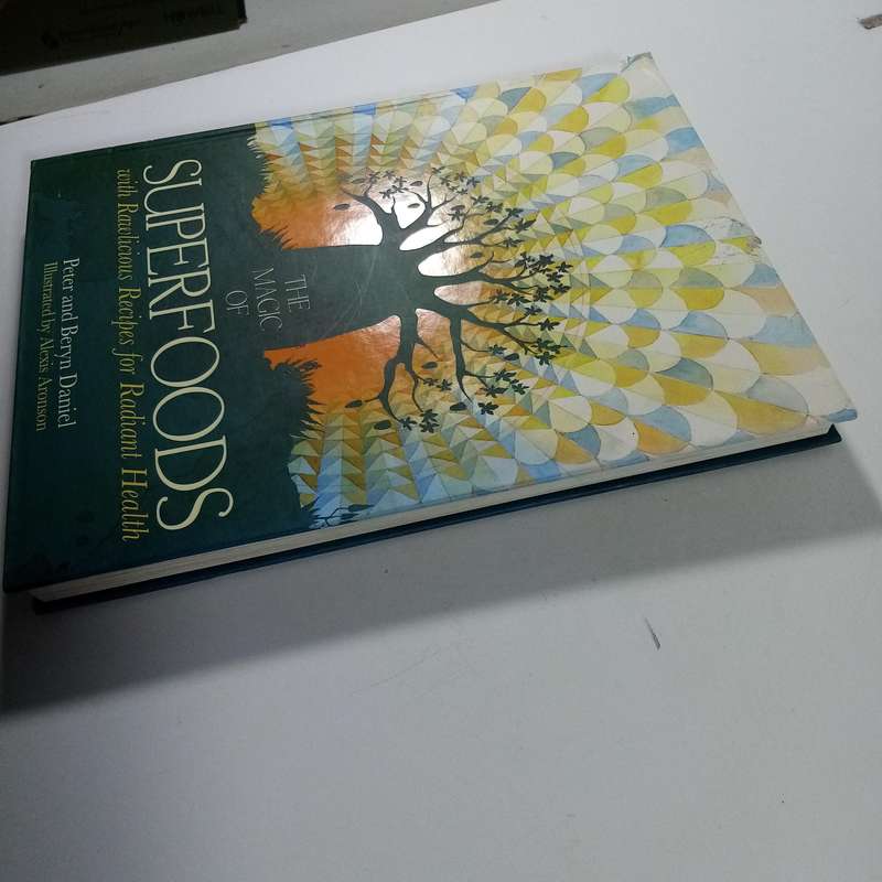 The Magic of Superfoods with Rawlicious Recipes for Radiant Health by Peter and Beryn Daniel