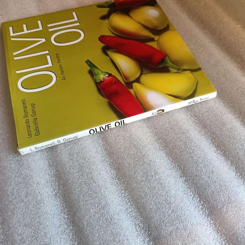 Olive Oil: An Italian Pantry by Leonardo Romanelli  Fully Illustrated Hardcover Guide