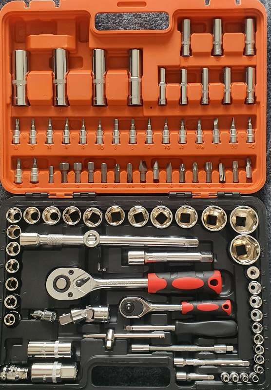 94 Piece 1/4" & 1/2" Dr Socket Set