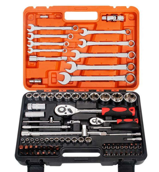 82 Piece Socket and Wrench Set 1/2" 1/4"