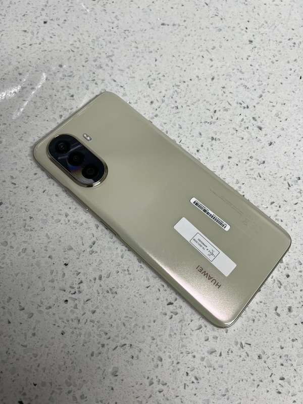Huawei Nova Y71