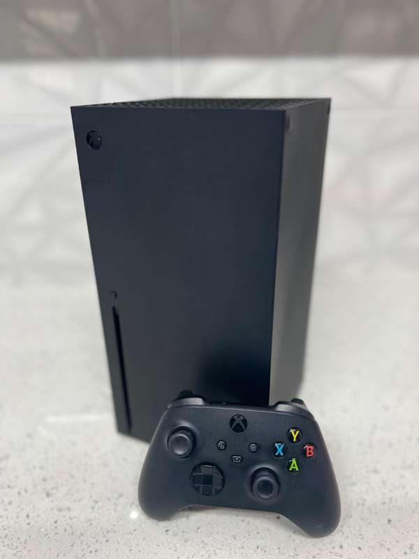 Xbox Series X + Controller