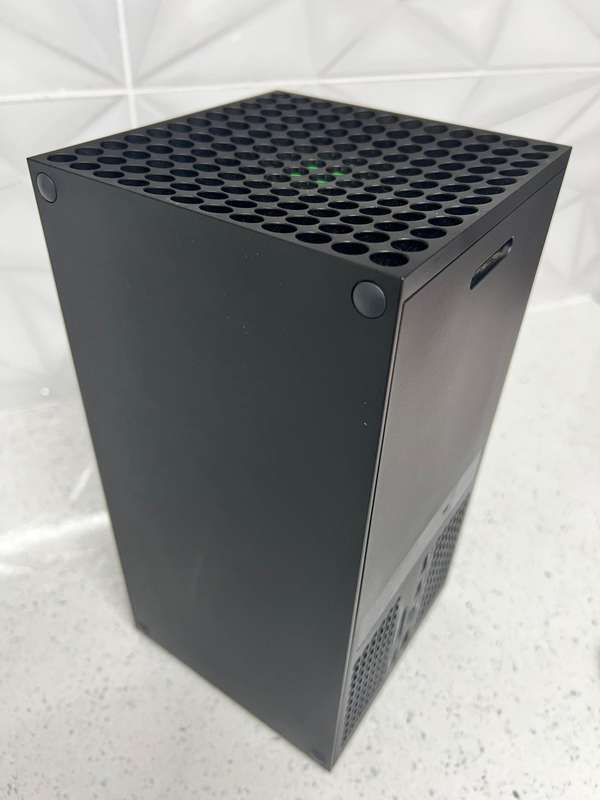 Xbox Series X + Controller