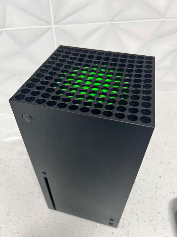 Xbox Series X + Controller