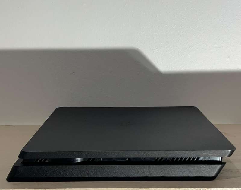 PS4 Slim 2TB