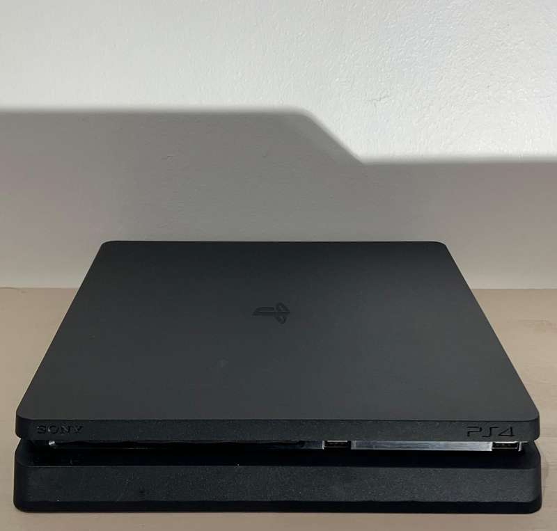 PS4 Slim 2TB