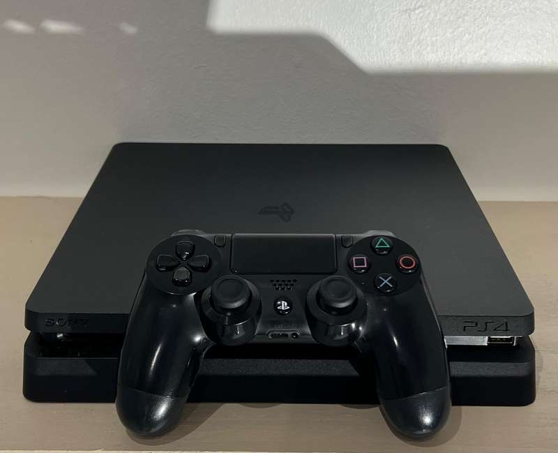 PS4 Slim 2TB