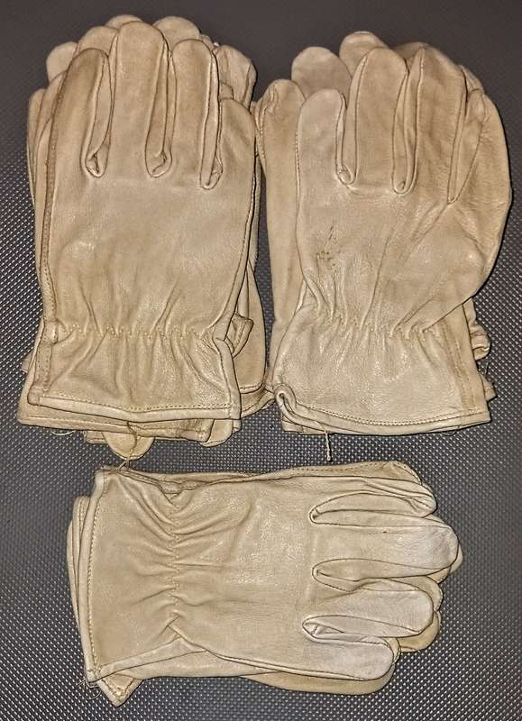 Soft Genuine Leather gloves for Work or Driving. Bid per pair. Will fit upto size XL