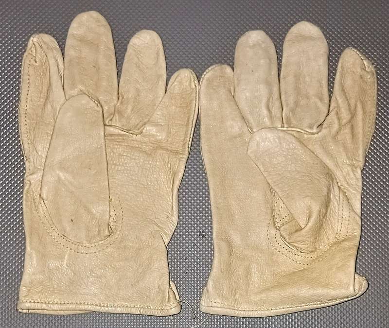Soft Genuine Leather gloves for Work or Driving. Bid per pair. Will fit upto size XL