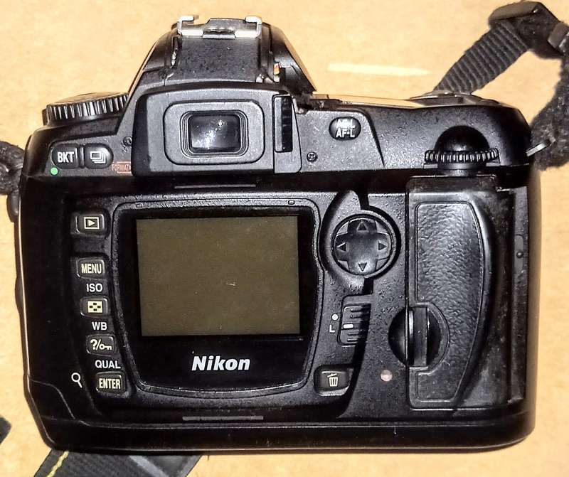 Nikon D70S 6.1MP Digital SLR Camera (Body Only)