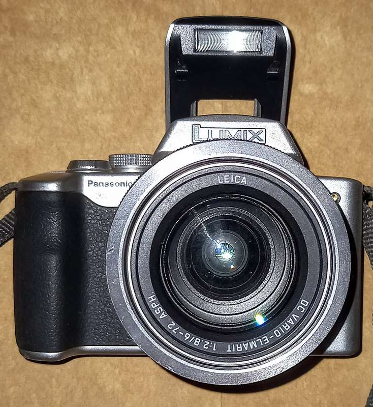 Panasonic LUMIX DMC-FZ20. 5 Megapixel Digital Camera. READ DESCRIPTION.  7Day money back guarantee
