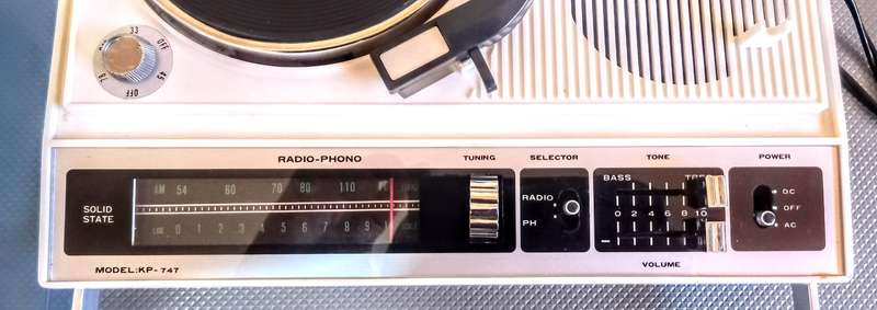 Vintage, Portable Record player with FM Radio in Working Condition