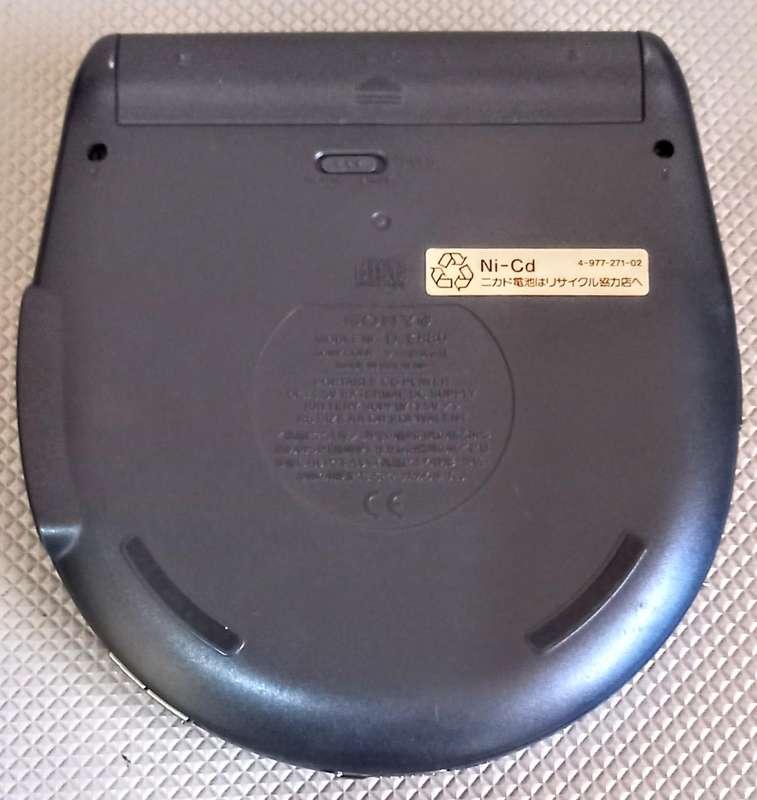 Sony CD Walkman D-E880 in Working Condition