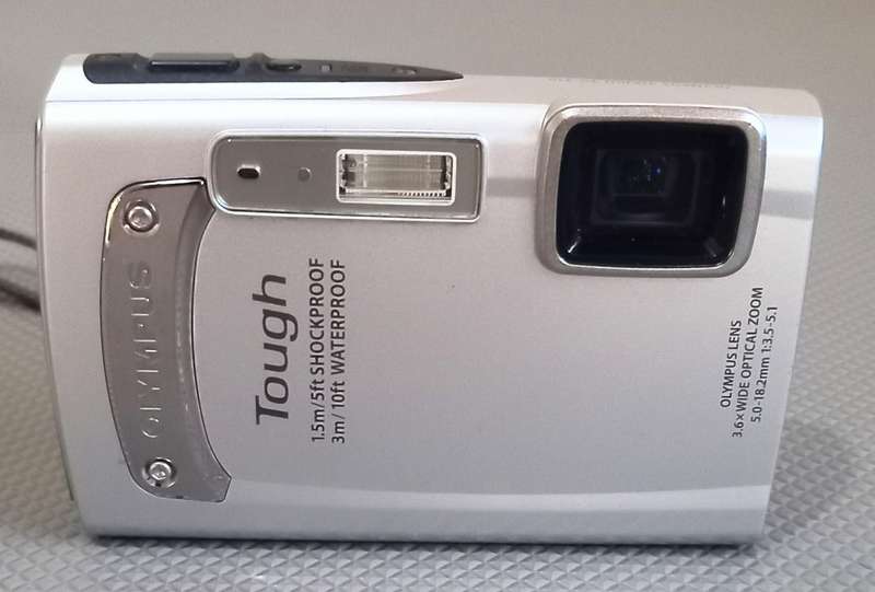 Olympus Tough TG-310, 14 Megapixel Digital Camera in Working Condition