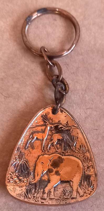 Collection of 21 Vintage Keyrings as per Pictures