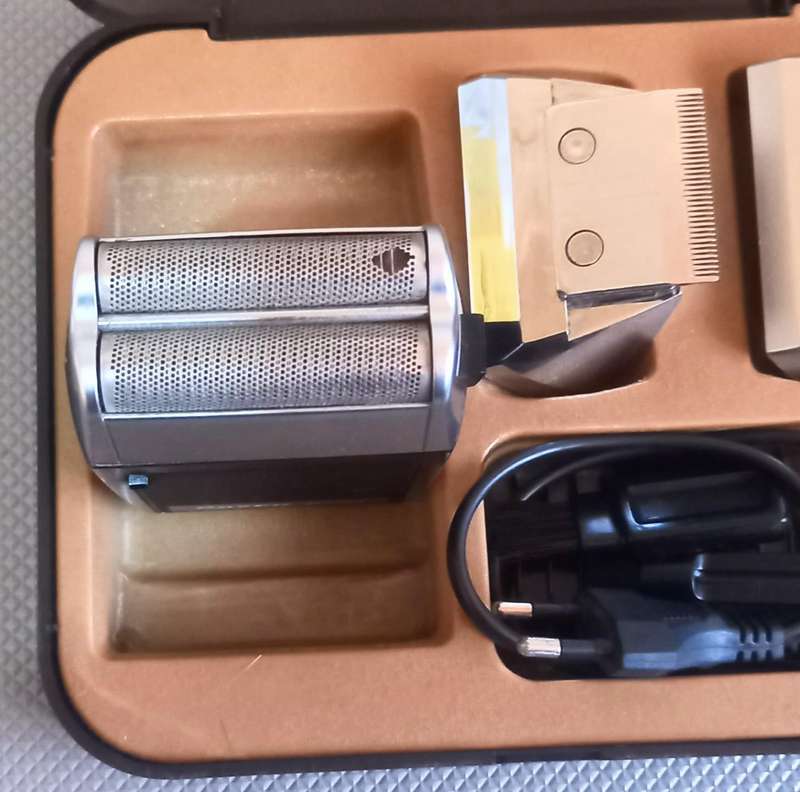 Vintage Electrical Payer - Lux 3003 Dry Shaver and Beard Trimmer in Working Condition