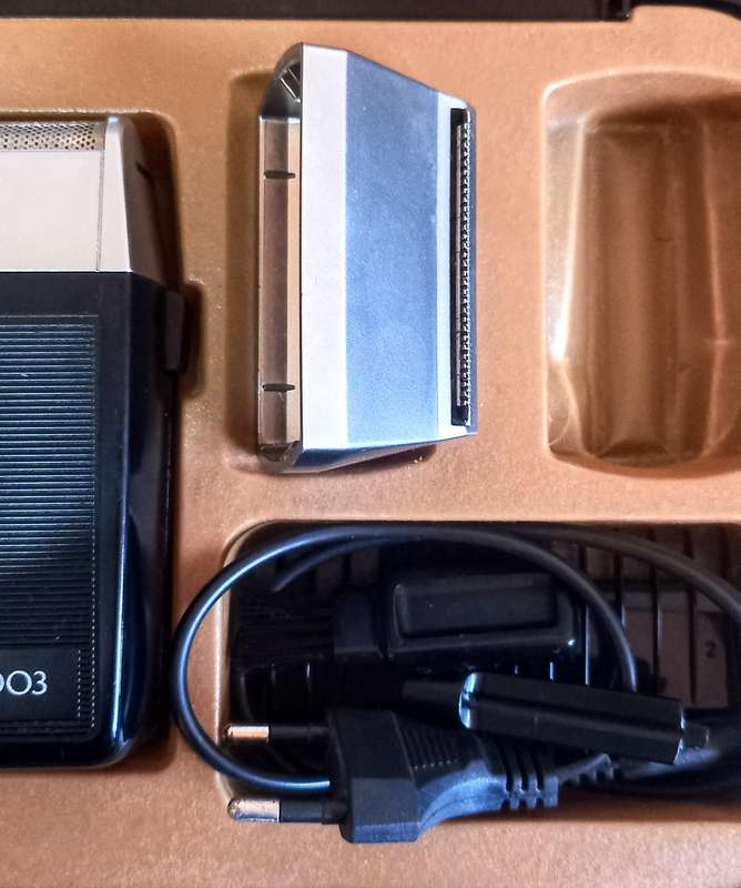 Vintage Electrical Payer - Lux 3003 Dry Shaver and Beard Trimmer in Working Condition