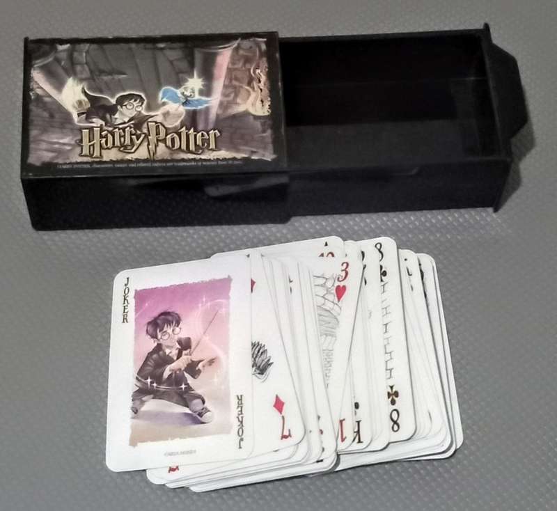 2001. Harry Potter Magic Deck of Dissappearing Cards in Plastic Case. 10.2cm x 6.7cm x 3.5cm