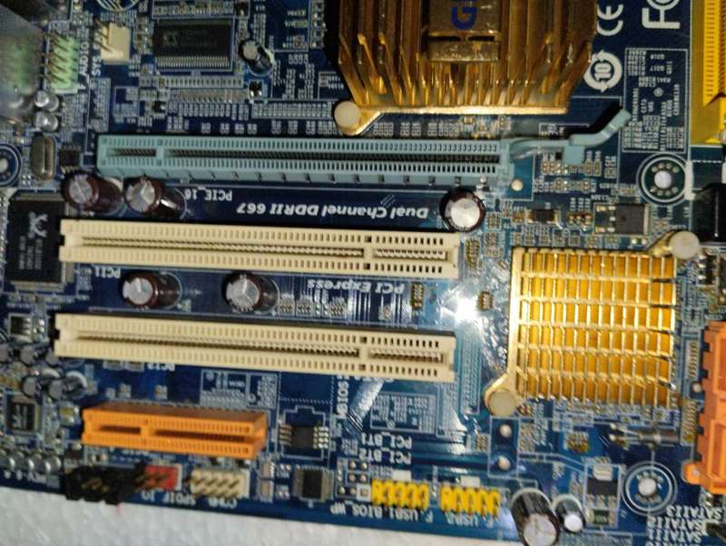 Gigabyte GA-945GZM-S2 Desktop Motherboard - Intel Chipset - Socket T LGA775