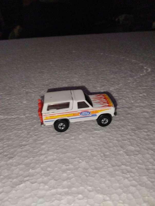 Vintage - Hot Wheels - 1980 - Ford Tough Bronco With Flames White Red Motorcycle