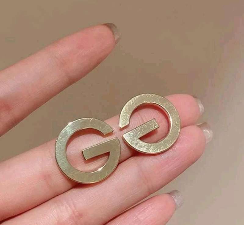 Women cosmetic earrings