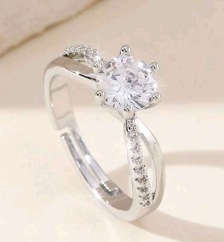 Beautiful adjustable ring