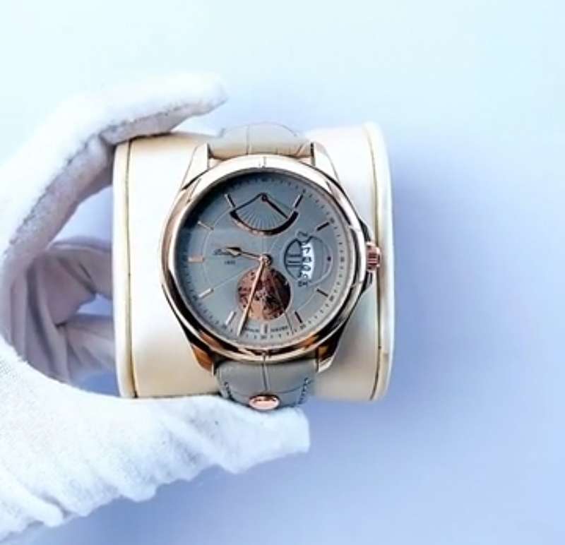 Gentlemen leather strap watch