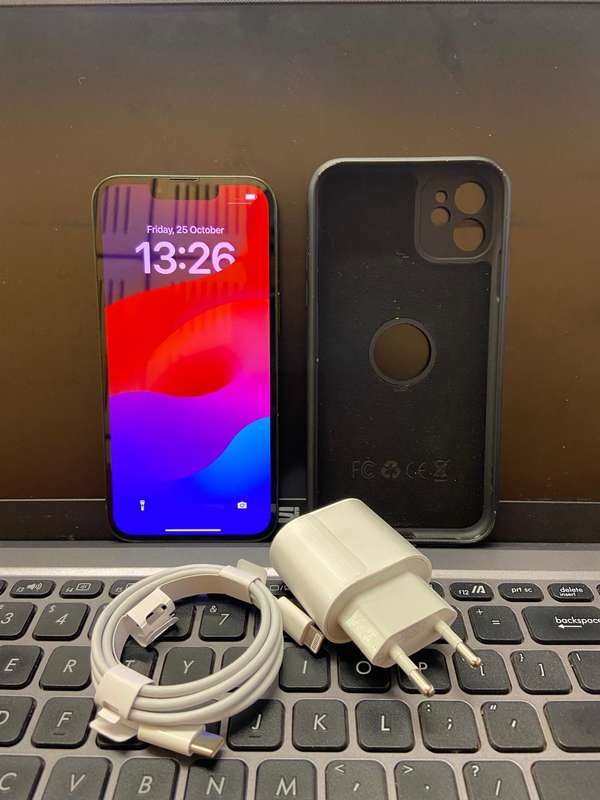 Newly refurbished iphone 13 operating on wifi only