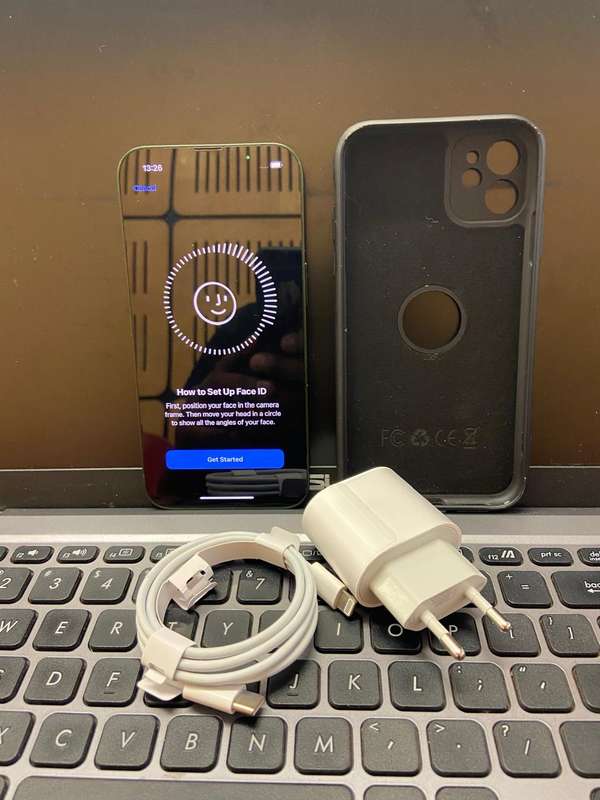 Newly refurbished iphone 13 operating on wifi only