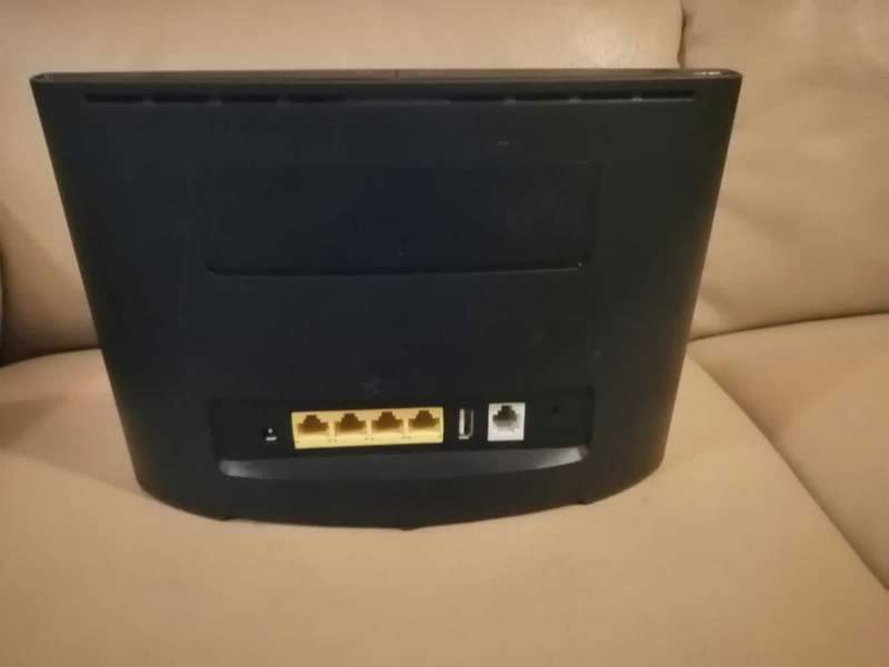 Huawei B525 4G LTE wi-fi router